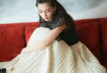 楊穎這是怎麼了，容貌變化不大，穿件紗裙卻變「老少女」了！-酷播亮新聞