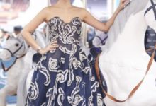 林心如穿低胸長裙似貴婦，馬術服幹練精緻，優雅颯爽隨意切換-酷播亮新聞