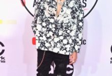 吳亦凡剪「流浪發」現身，搭配「雪花酥襯衫」，網友：一言難盡！-酷播亮新聞