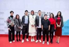 郭濤女兒罕見露面，臉蛋神似爸爸身材不輸石頭，鏡頭面前害羞低頭-酷播亮新聞