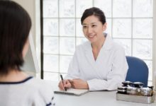 快五十歲的女性，例假有時來了十多天也乾淨不了，需要處理嗎？-酷播亮新聞