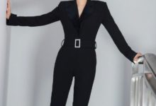 白百何對自己也忒狠了，穿「襪子鞋」還把腳墊那麼高，強大操作！-酷播亮新聞