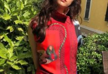 高貴的紅色只有鄭秀晶可以駕馭，穿著一襲紅裙美得像畫報！-酷播亮新聞