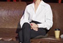 周迅怎麼做到的？一身黑白搭配像少女，還戴「銀杏葉耳環」！-酷播亮新聞