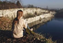 因婆婆一句話，30歲二胎媽媽跳樓自殺：婚姻究竟給了女人什麼？-酷播亮新聞