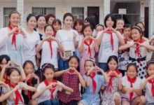 趙麗穎參加公益，扎「綠豆辮」嫩回18歲，難怪馮紹峰會選她！-酷播亮新聞