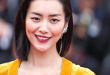 劉雯的側身被抓拍，看起來有點嚇人，果然超模不是誰都能當的-酷播亮新聞