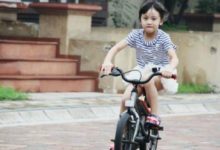 爸爸去哪兒捧紅了三個女孩，她站上了世界領獎台，她卻為生活奔波-酷播亮新聞