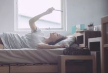 美女設計師與喵星人的故事-酷播亮新聞