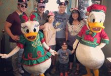 孫子2歲生日歌神許冠傑一家三代去遊玩 爺孫倆牽手背影很有愛-酷播亮新聞