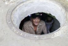 盤踞在下水道的夫妻，一住20年，每晚睡覺的時候最尷尬-酷播亮新聞