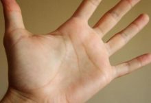 女人顴骨高，殺夫不用刀，手掌大且薄，聚不下財富！-酷播亮新聞