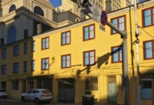 哈爾濱一保護建築窗戶竟然是紙糊的 看起來實在不搭配-酷播亮新聞