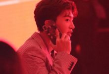 姐姐范冰冰維權接連成功范丞丞心情也大好，還會用手機殼搞怪了-酷播亮新聞